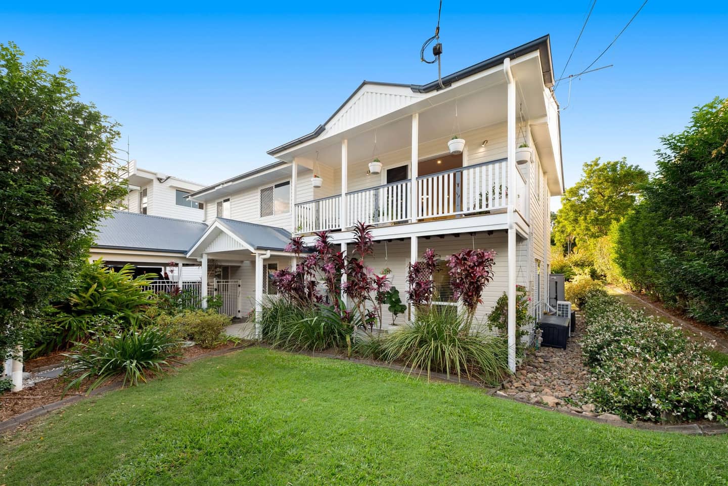 64 Valaria Avenue, Seven Hills QLD 4170, front view
