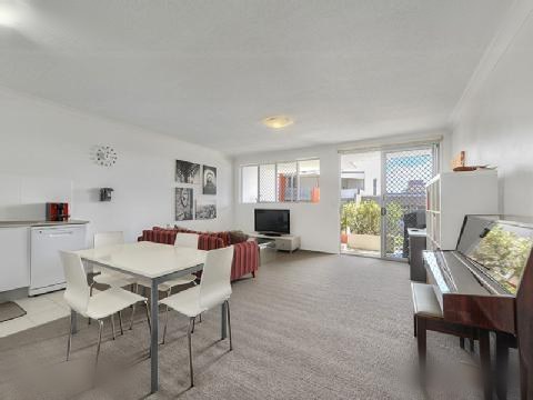 10/59 Robertson Street