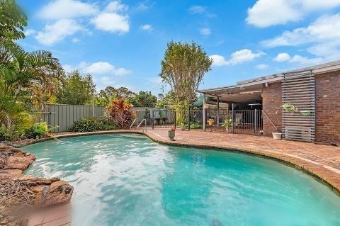 5 Waratah Avenue