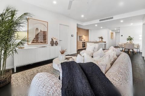 51306/21 Mollison Street