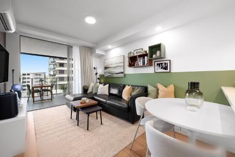505/159 Logan Road